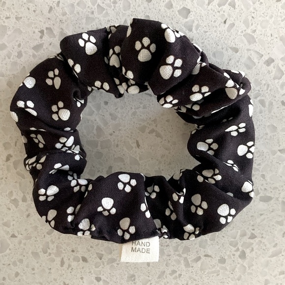 NEW Animal Prints Handcrafted Hair Scrunchie (1) - Picture 2 of 6